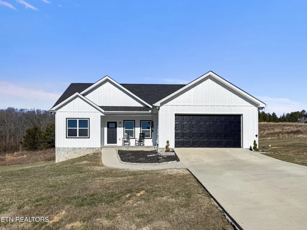 813 Clear Sail Way Dandridge TN 37725
