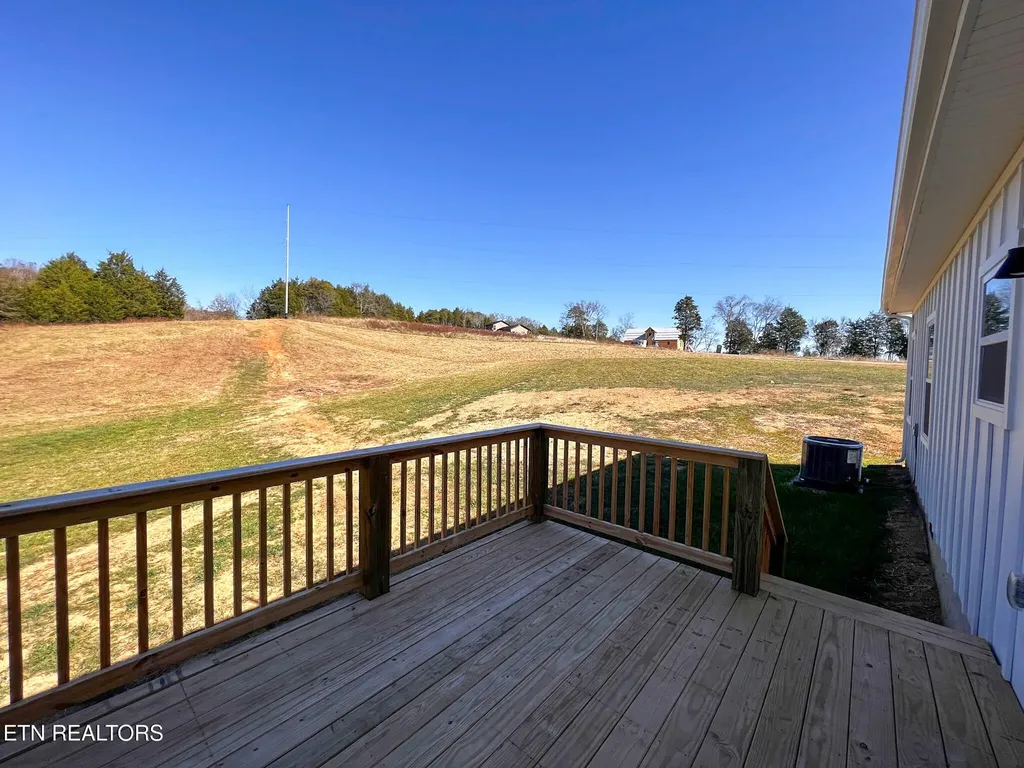 813 Clear Sail Way Dandridge TN 37725