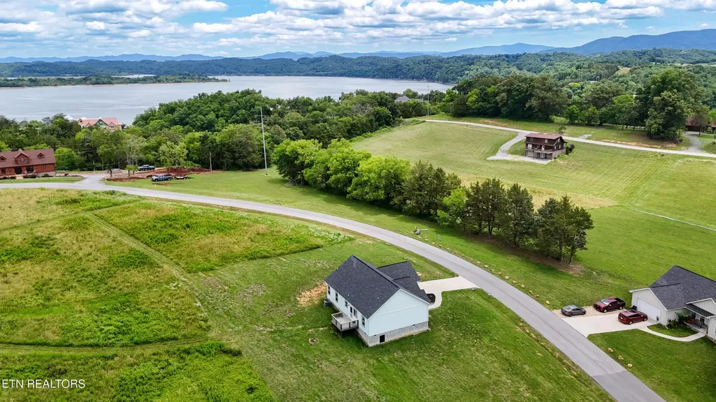 813 Clear Sail Way Dandridge TN 37725