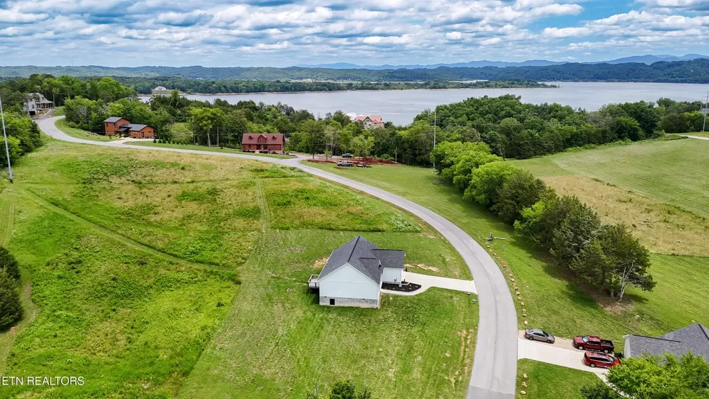 813 Clear Sail Way Dandridge TN 37725
