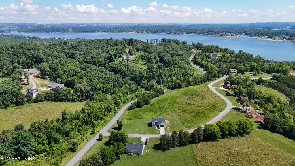 813 Clear Sail Way Dandridge TN 37725