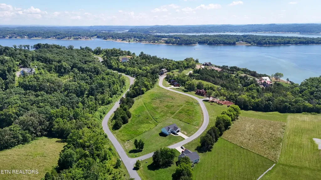 813 Clear Sail Way Dandridge TN 37725