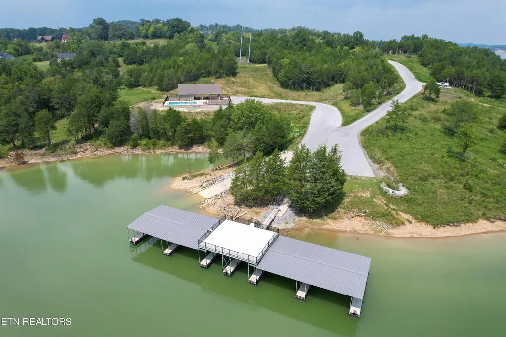 813 Clear Sail Way Dandridge TN 37725
