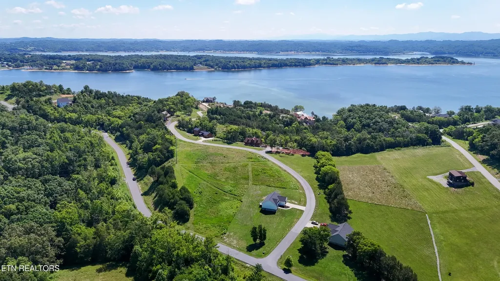 813 Clear Sail Way Dandridge TN 37725