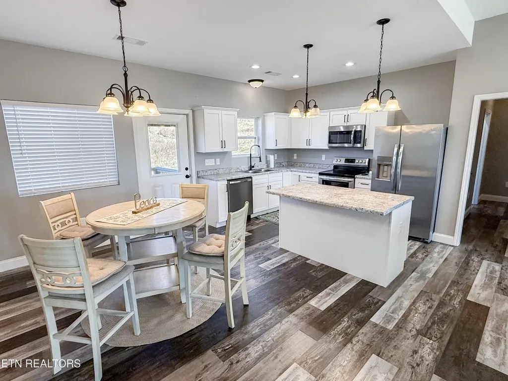 813 Clear Sail Way Dandridge TN 37725