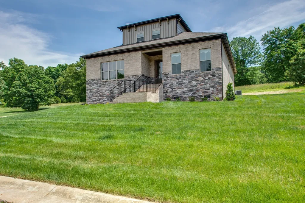 966 Hunters Lane Springfield TN 37172