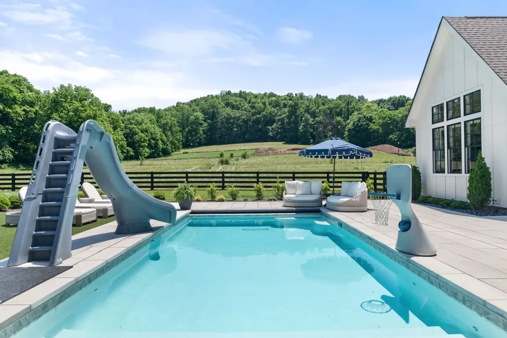1936 Silver Fox Road Thompsons Station TN 37179