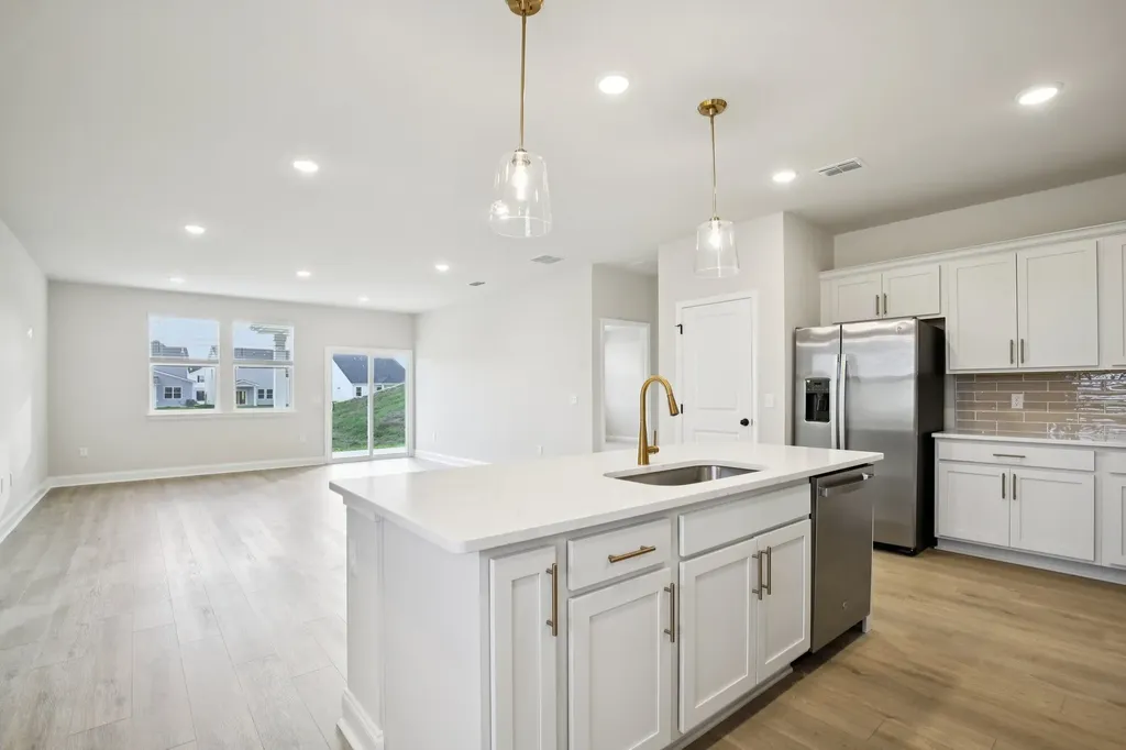 1090 Large Poppy Drive La Vergne TN 37086