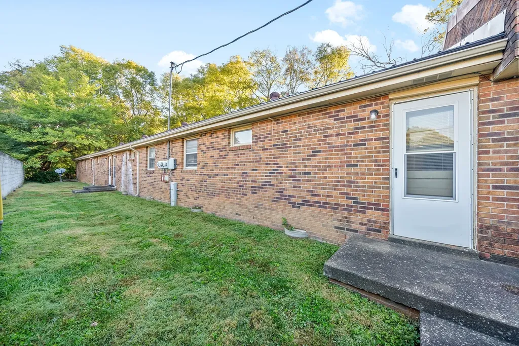 1221 Madison Street Clarksville TN 37040