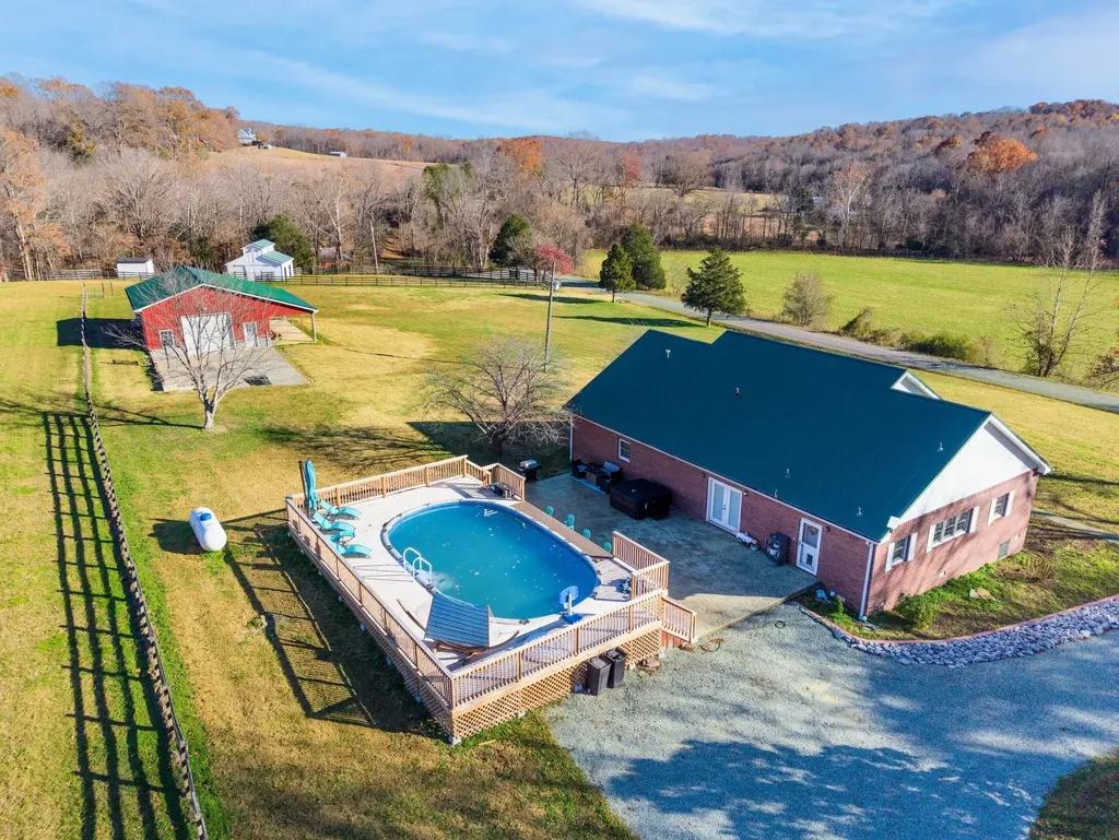 1910 Cedar Creek Road Vanleer TN 37181