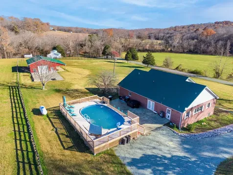 1910 Cedar Creek Road Vanleer TN 37181