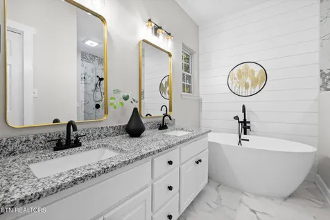 914 Olsen Avenue Signal Mountain TN 37377