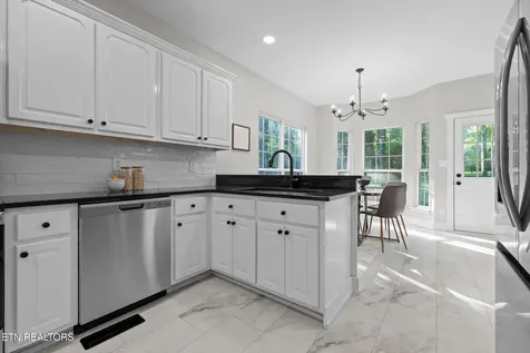 914 Olsen Avenue Signal Mountain TN 37377