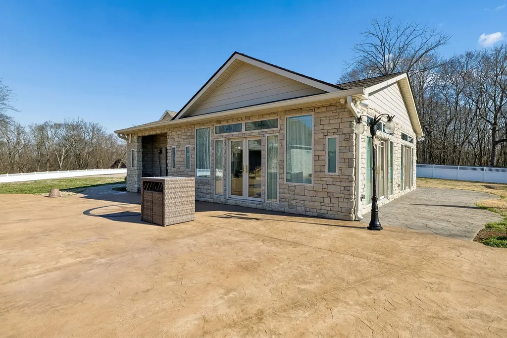 1045 Claremont Drive Columbia TN 38401