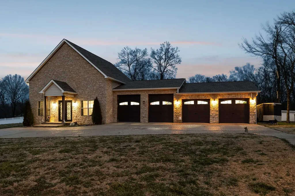 1045 Claremont Drive Columbia TN 38401