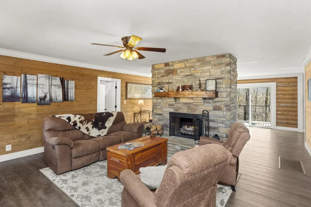 1300 Ridge Road Dickson TN 37055