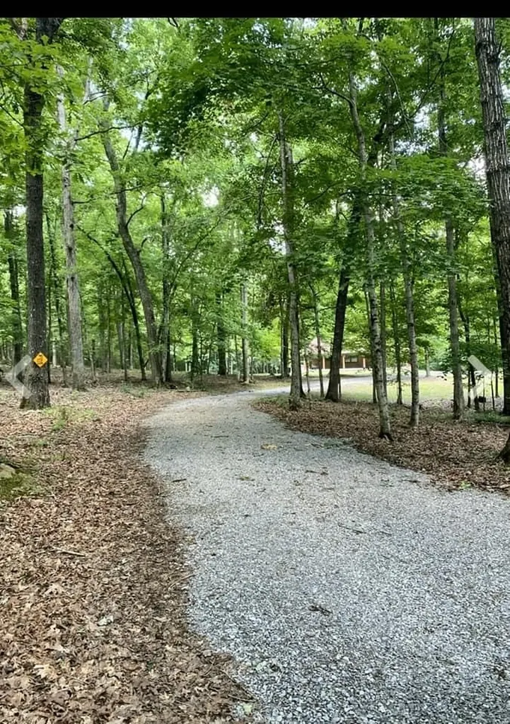 1300 Ridge Road Dickson TN 37055