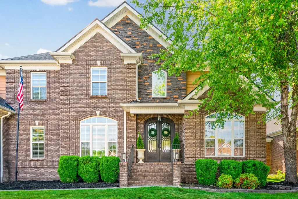 2484 Settlers Trace Clarksville TN 37043