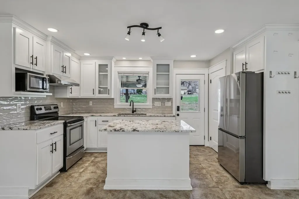 4002 Trotwood Avenue Columbia TN 38401