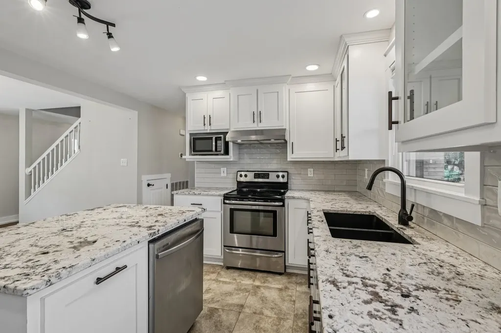 4002 Trotwood Avenue Columbia TN 38401