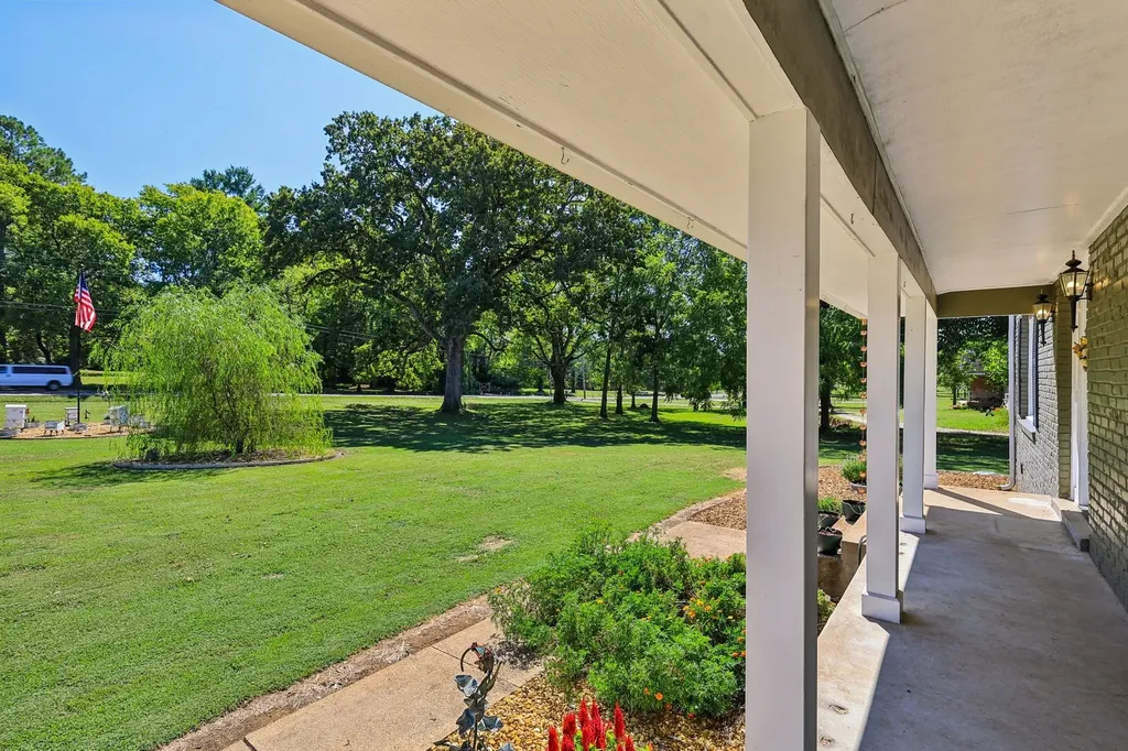 4002 Trotwood Avenue Columbia TN 38401
