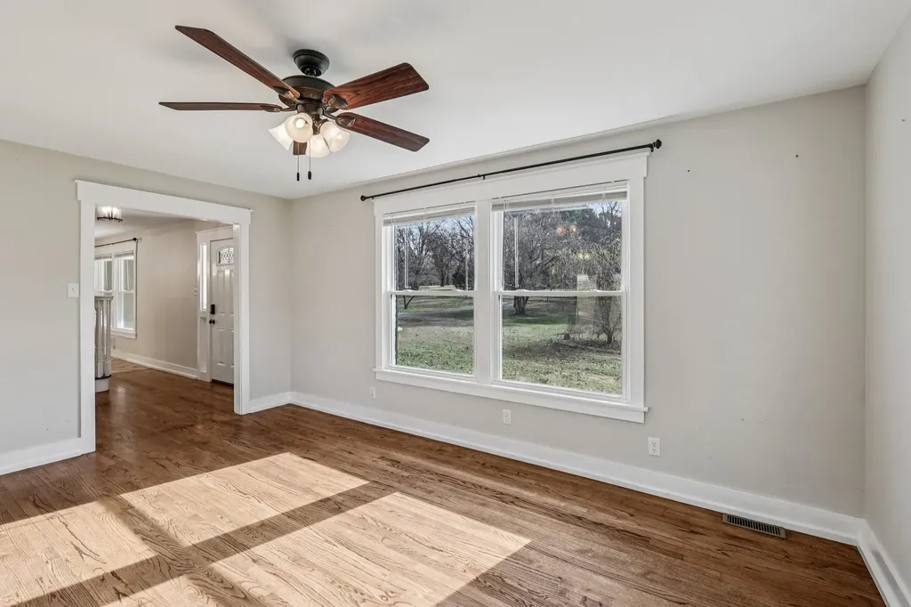 4002 Trotwood Avenue Columbia TN 38401