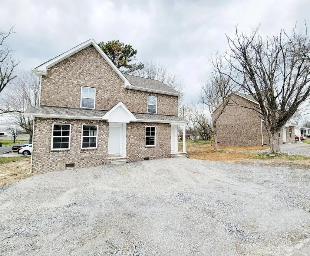 103 Walton Avenue Lafayette TN 37083