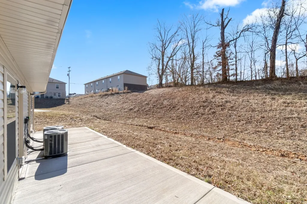 1128 Ziva Lane Clarksville TN 37040