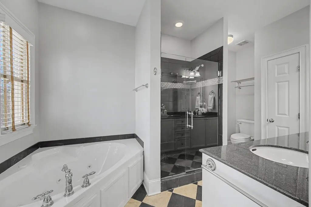 2102B Sharondale Drive Nashville TN 37215