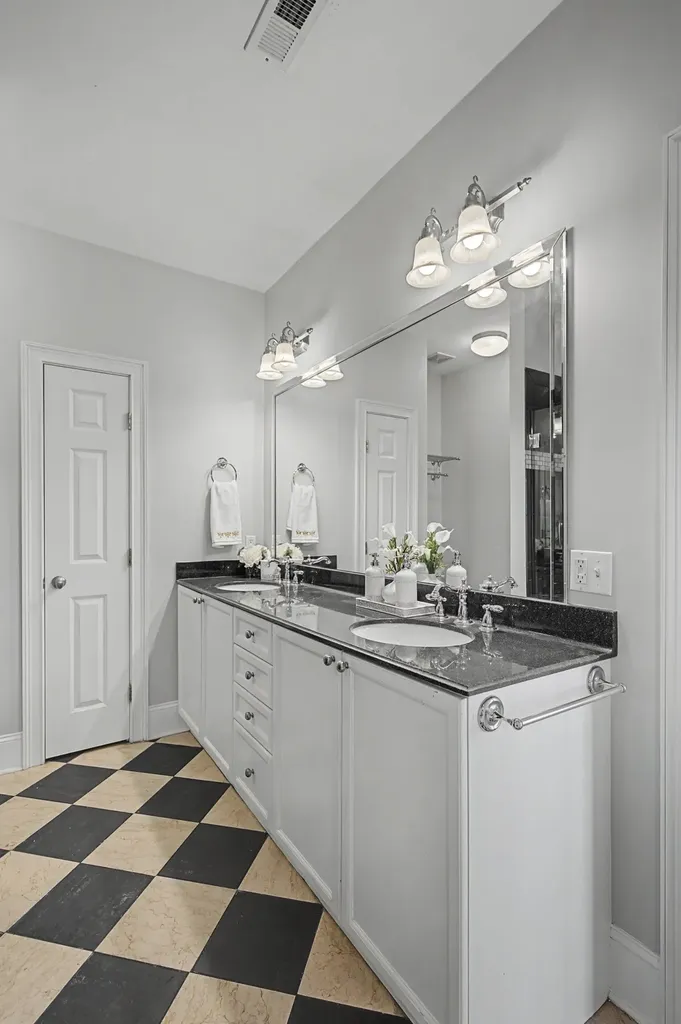 2102B Sharondale Drive Nashville TN 37215