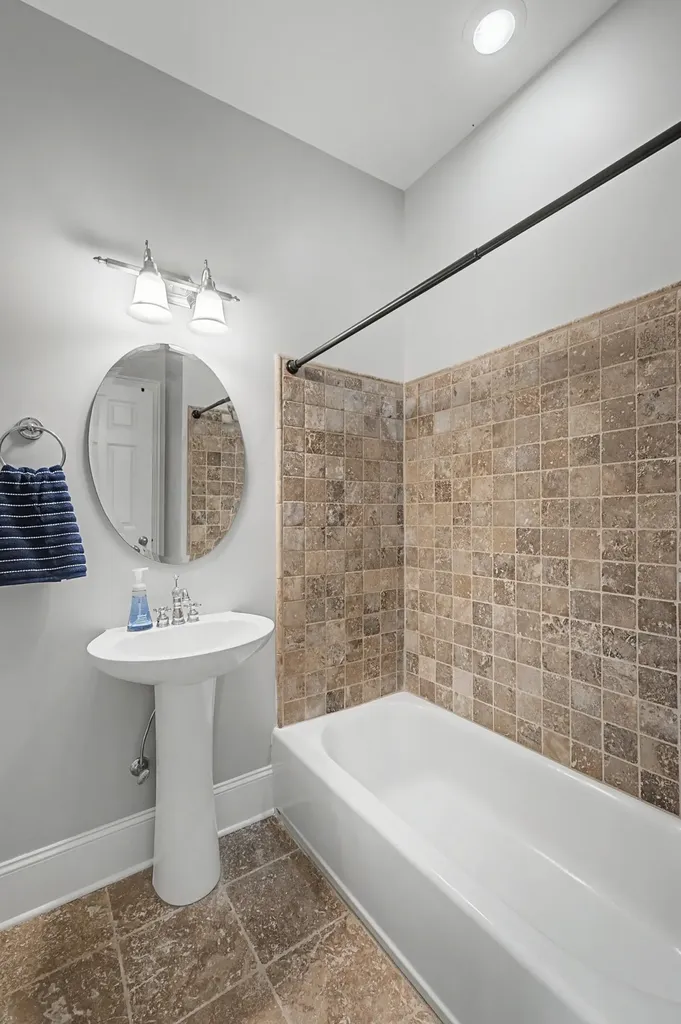 2102B Sharondale Drive Nashville TN 37215
