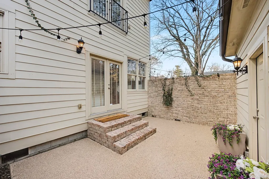 2102B Sharondale Drive Nashville TN 37215
