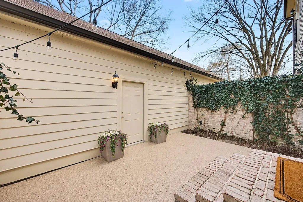2102B Sharondale Drive Nashville TN 37215
