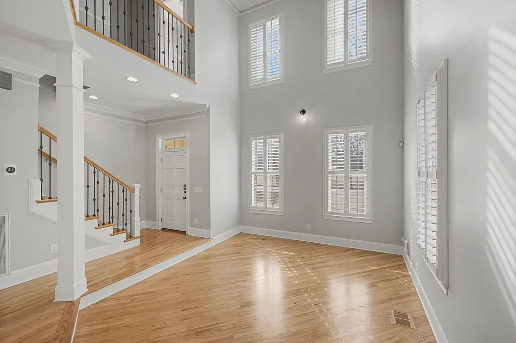 2102B Sharondale Drive Nashville TN 37215