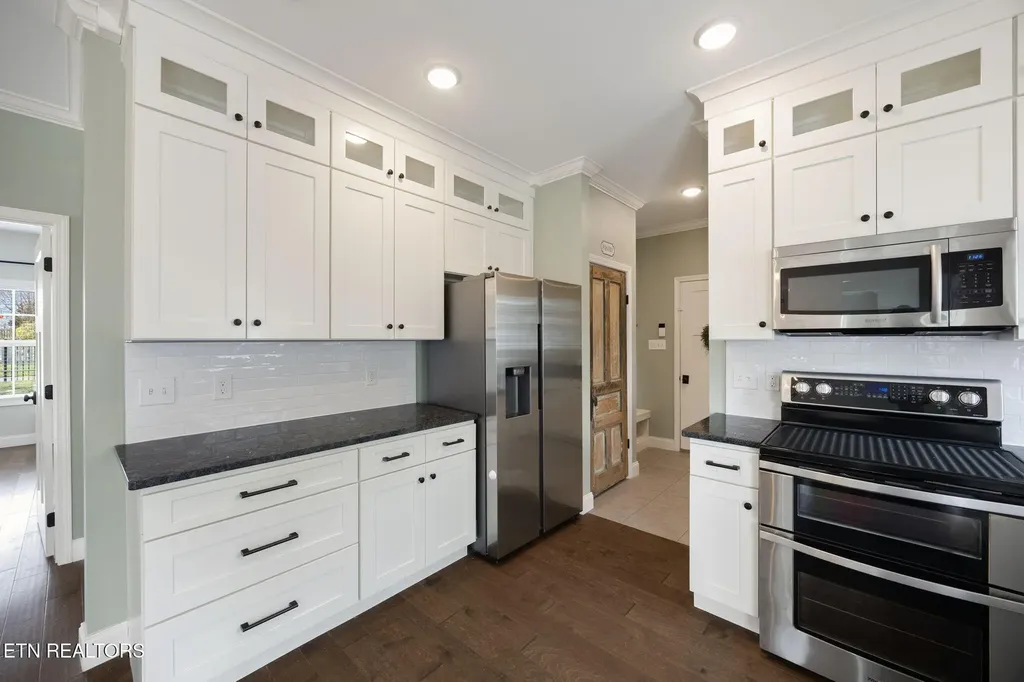 606 Eagle Bend Road Clinton TN 37716