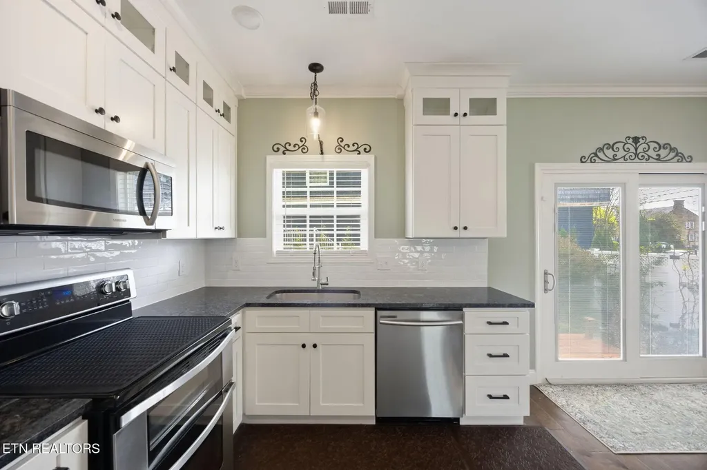 606 Eagle Bend Road Clinton TN 37716