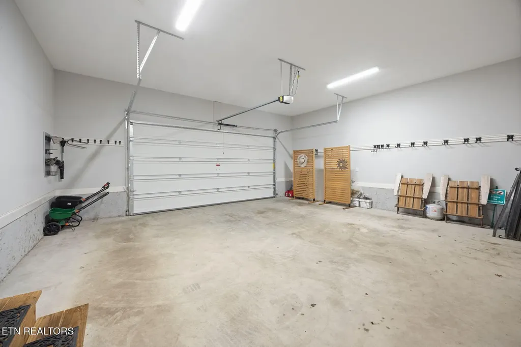 606 Eagle Bend Road Clinton TN 37716