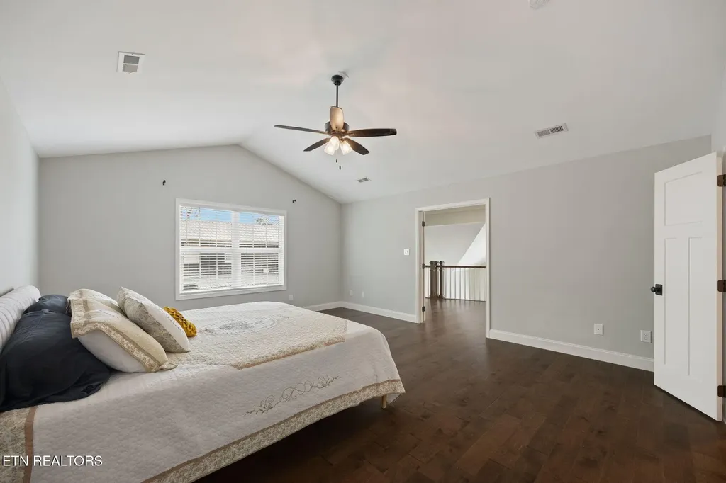 606 Eagle Bend Road Clinton TN 37716