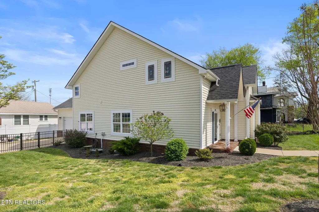 606 Eagle Bend Road Clinton TN 37716