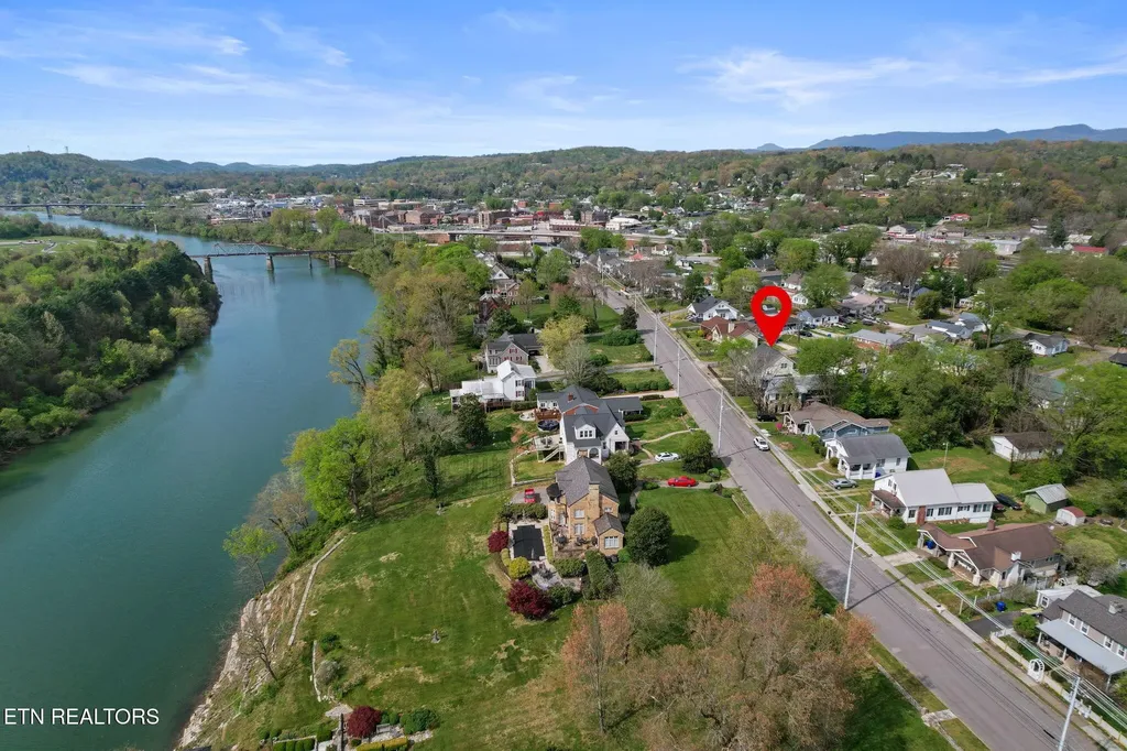 606 Eagle Bend Road Clinton TN 37716