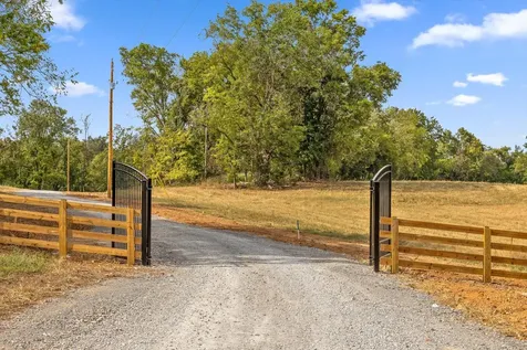 12 Sturgeon Creek Road Cedar Hill TN 37032