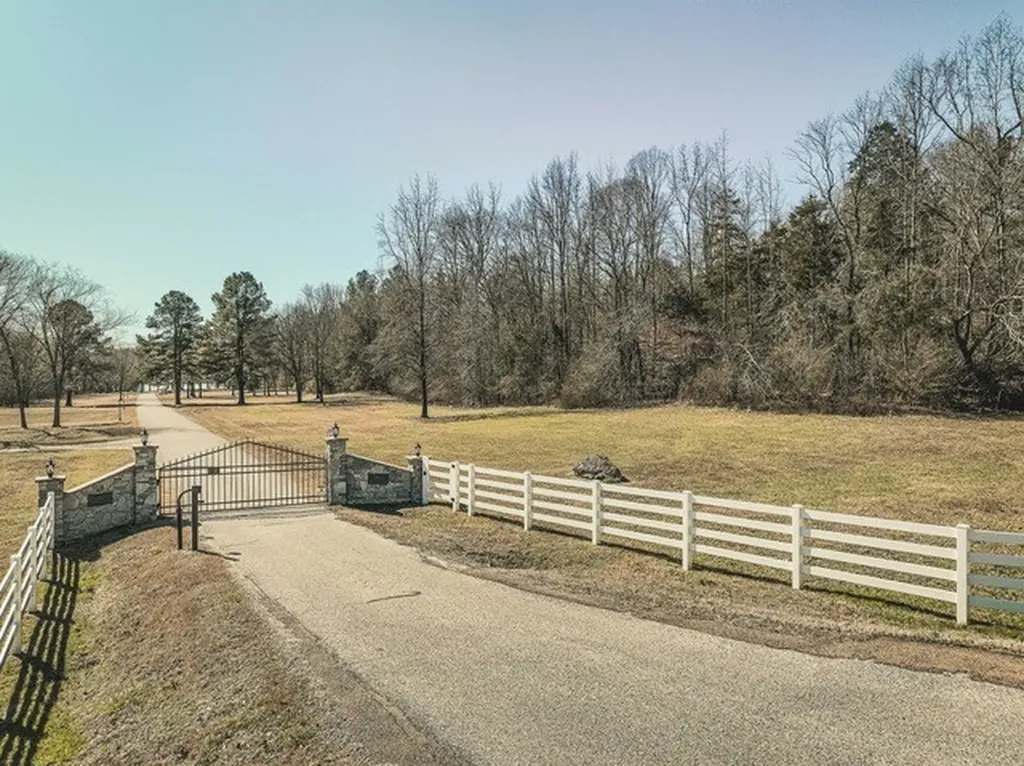90 Arrowhead Circle Parsons TN 38363