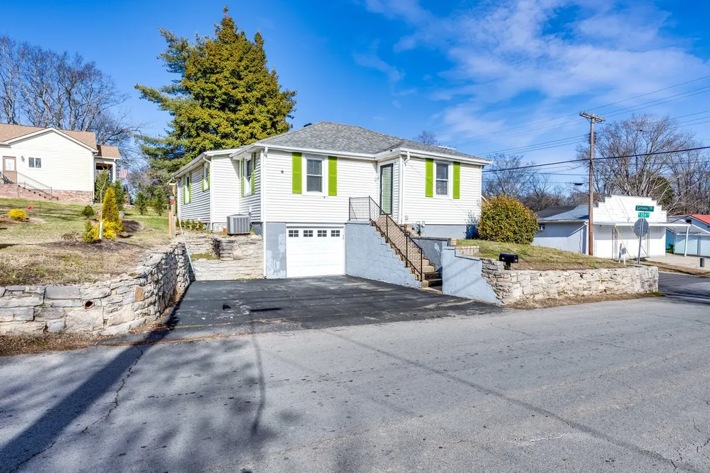 1514 Galloway Street Columbia TN 38401
