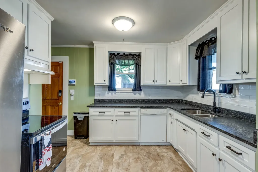 1514 Galloway Street Columbia TN 38401
