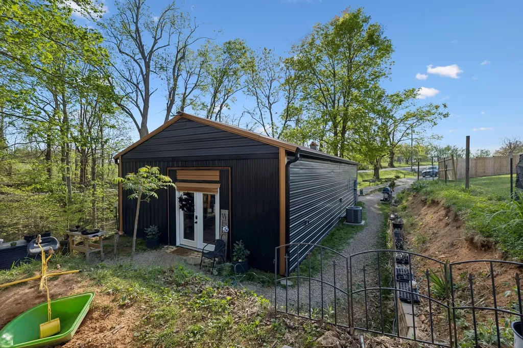 75 New Harmony Road Lafayette TN 37083