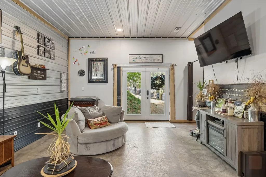 75 New Harmony Road Lafayette TN 37083