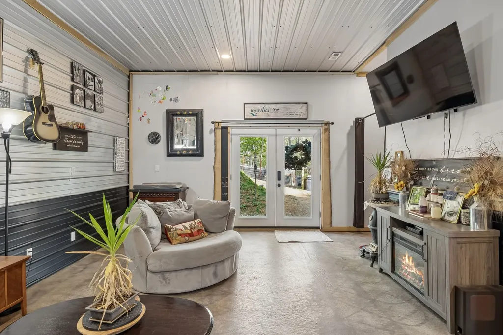75 New Harmony Road Lafayette TN 37083