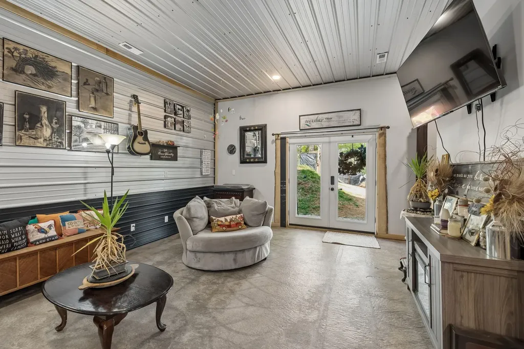 75 New Harmony Road Lafayette TN 37083