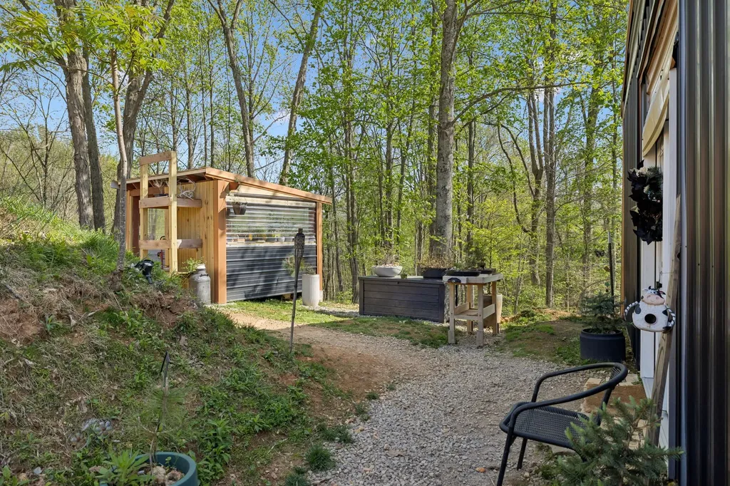 75 New Harmony Road Lafayette TN 37083