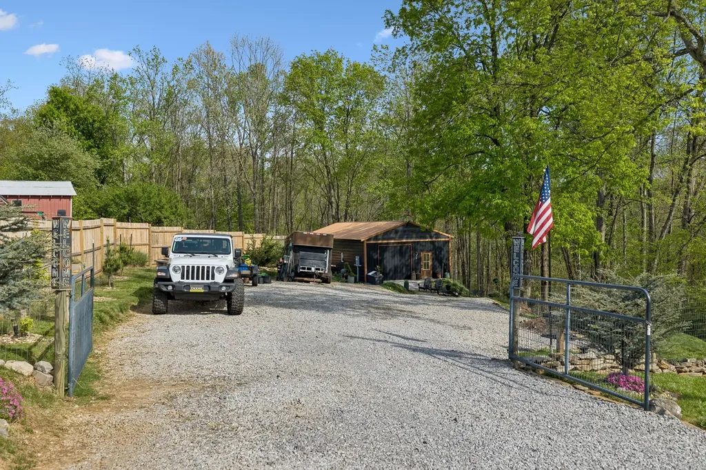 75 New Harmony Road Lafayette TN 37083
